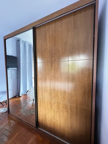 Guarda roupa com espelho 