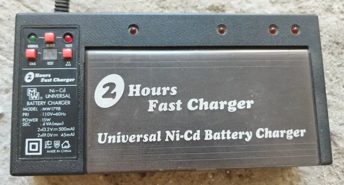 Carregador rápido de baterias Ni-Cd Universal 2 horas - MW1798