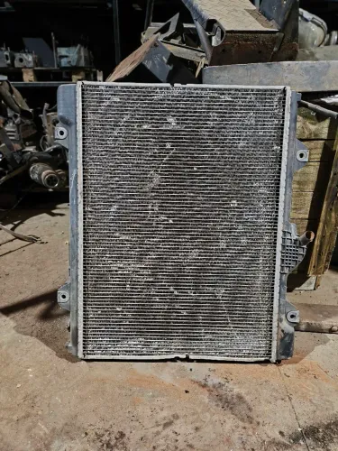 RADIADOR DE ÁGUA DO MERCEDES ATEGO 