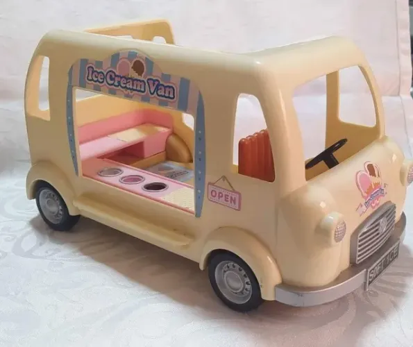 Família Sylvanian van sorvete mede 25cm.  