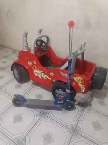 Patinete e carro de pedal infantil