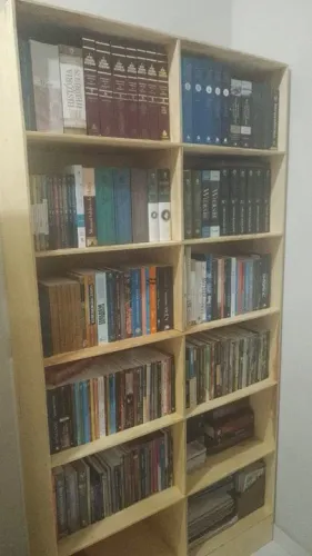 Estante de madeira para livros - Organização e estilo