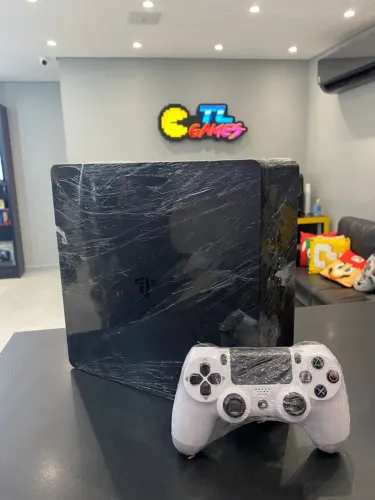 ? PS4 Usado com Controle - Pronto para Horas de Gameplay!