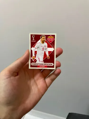 Figurinha Legend Christian Eriksen Panini Copa Do Mundo Qatar 2022 Fundo Bordô Album Copa