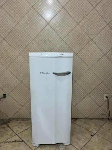 Freezer Eletrolux degelo 250L