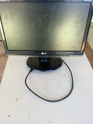 Monitor LG para conserto ou retirada de peça