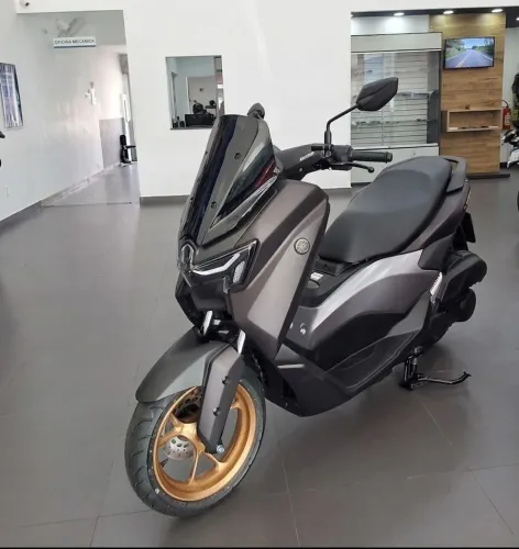 NMAX 2025 moto de garagem