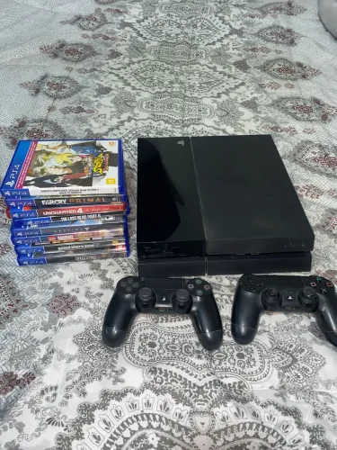 PS4 PRO 500 GB - 2 CONTROLES ORIGINAIS - 7 JOGOS 