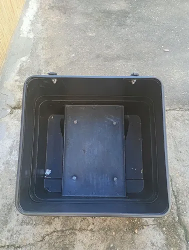 Vendo baú para moto 90 litros 