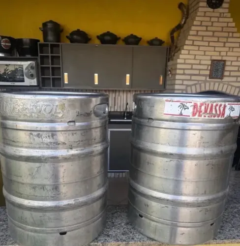 Vendo 2 barris de chopp de 50 lts. 