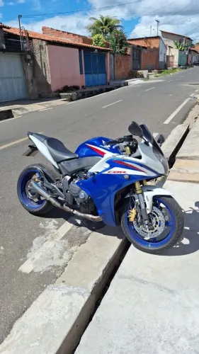 VENDO CBR 600F 2013 COM ABS E QUITADA COM 35 MIL KM POR 39.000,00. WHATSAPP *.