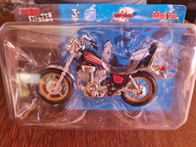 Miniatura moto colecionável 1:18