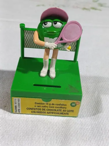 Boneco miniatura cofre M&M tenista 