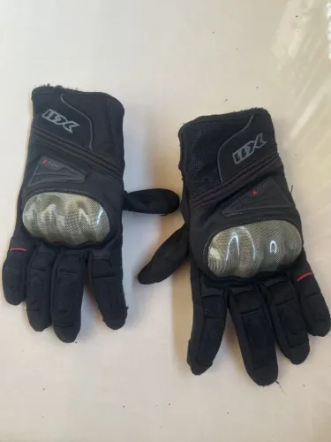luva x11 tatic x na cor preta, tamanho m, feminina. possui proteção para motociclistas