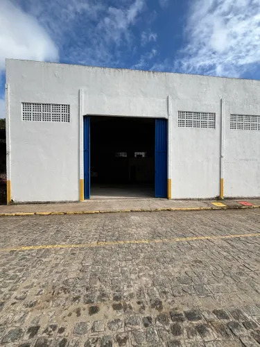 Aluga-se galpão no tabuleiro