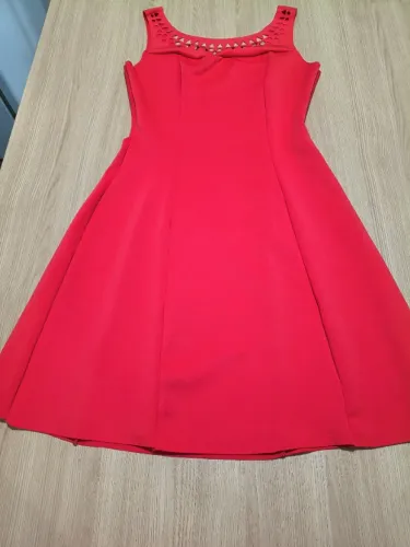 Vestido Curto Vermelho Evasê Lindo Decote Trabalhado