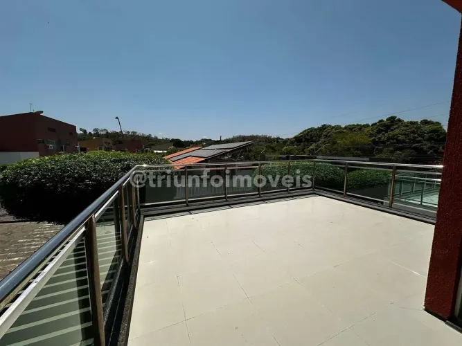 Casa duplex com condomínio com 4 suítes no Morros