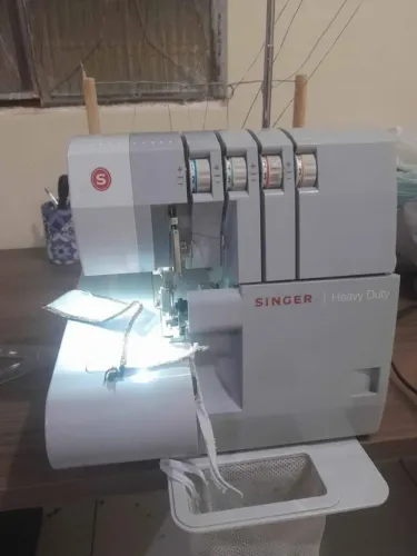 Máquina de costura Overlock Singer 