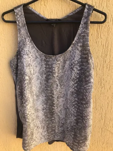 Blusa Com Estampa Geométrica Da Marca Banana Republic