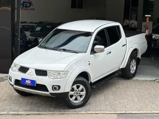 Mitsubishi L200 Triton HPE 3.2 CD TB Int.diesel AUT 2013