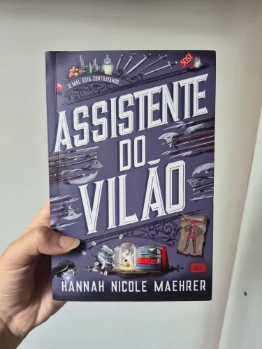 Assistente do Vilão - Hannah Nicole Marhrer - livro seminovo
