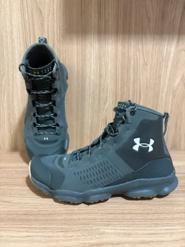 Under Armour Charged Valsetz - tamanho 34 BR - ORIGINAL