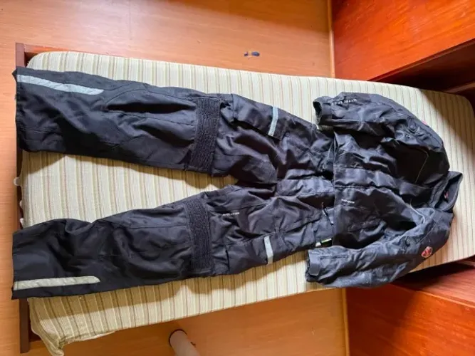 CONJUNTO DE VESTUÁRIO PARA MOTOCICLISTA