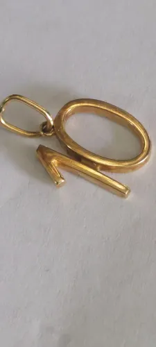 Letra em ouro número 10 vivara