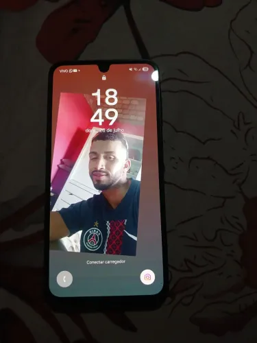 Vendo um celular A17 semi novo apenas um mês de uso com caixa e nota fiscal 750$