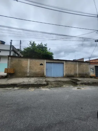 Imóvel para venda possui 360 metros quadrados com 4 quartos