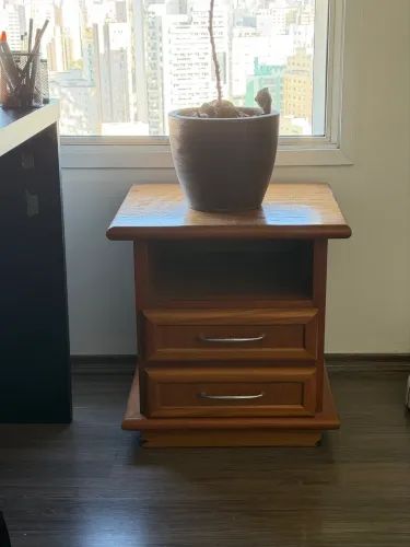 Mesa de cabeceira de madeira (2 mesas por 1)