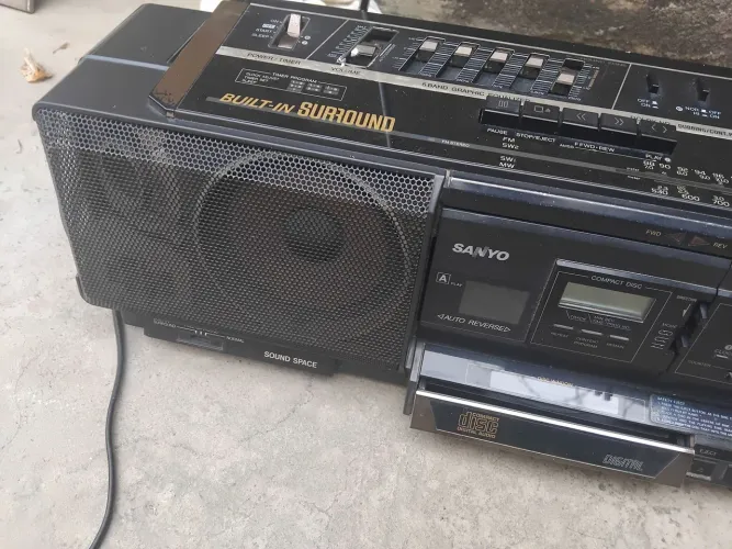 Radio gravador sanyo