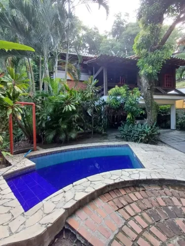 Condominio Uba II - Casa Rustica 5 qtos 2 suites - piscina, churrasqueira e sauna