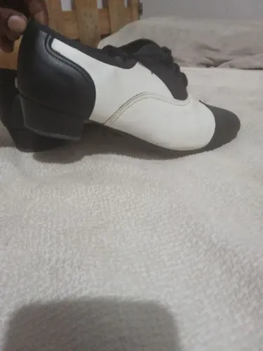 Sapato de dança de salão unissex.