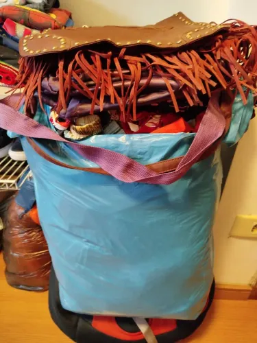 Lote de roupas Masculinas feminina, 2 bolsas e 2 tênis pra brechó