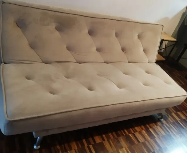 Sofá-cama bege semi novo