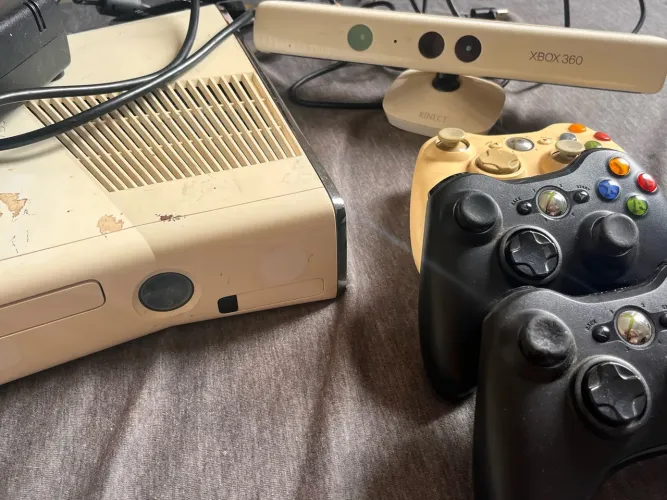 XBOX 360+3 CONTROLES+ KINECT