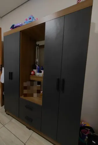 Guarda roupa solteiro+ mesa de estudo