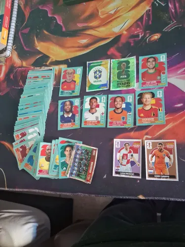 120 figurinhas +2 legends