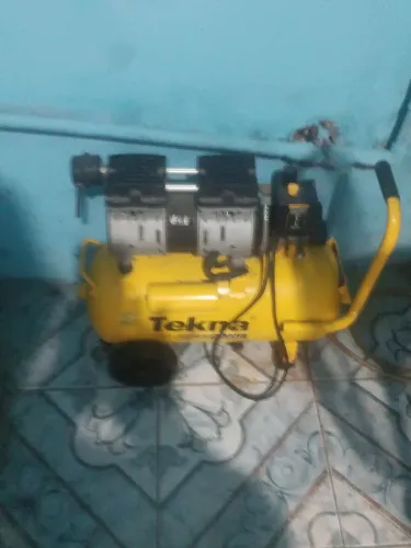Vende-se um compressor por R$1.000,00 de 20L
