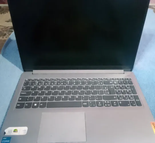 NOTEBOOK LENOVO 4/256 GB