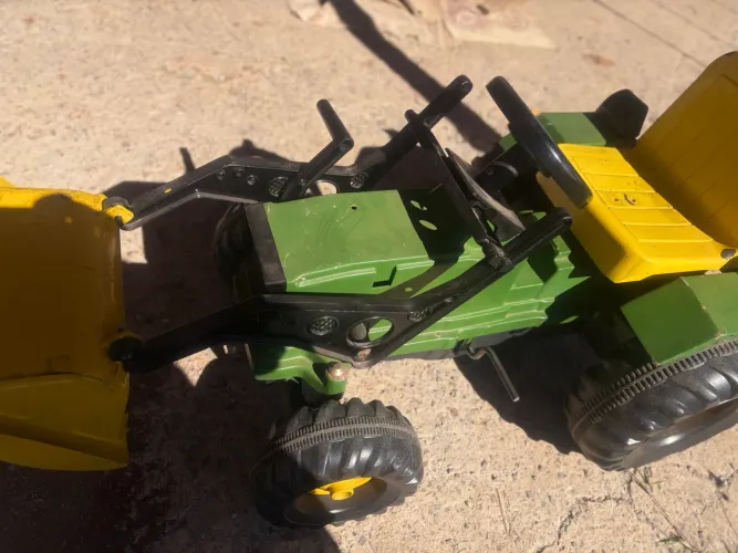 Trator de brinquedo
