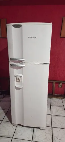 Geladeira Electrolux C/ dispenser