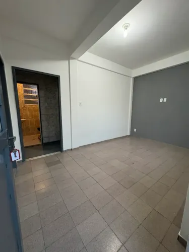 Casa 2 qtos: 750,00 aluguel + energia
