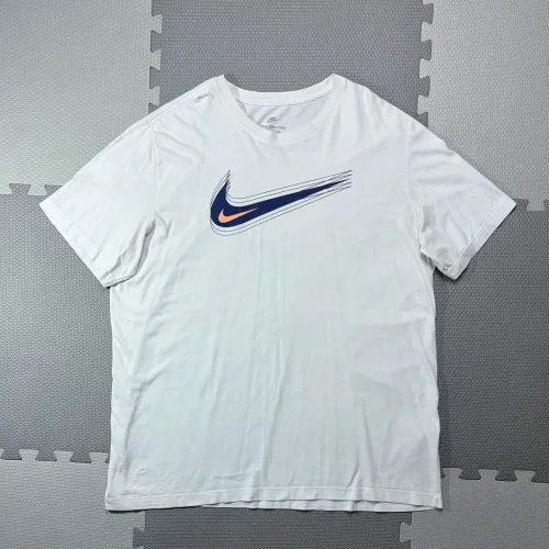 CAMISA NIKE SPORTSWEAR SWØØSH 12