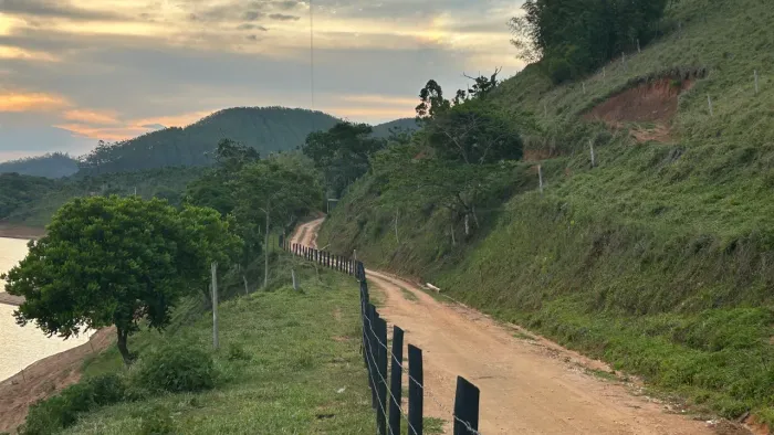 Frente da Represa Paraibuna-Redencao-Barato