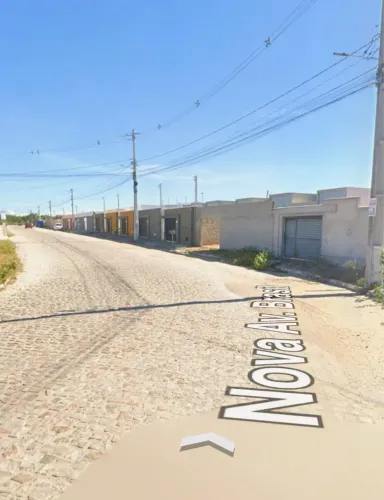Terreno 10x35 localizado no Moinho dos ventos ( Extremoz )