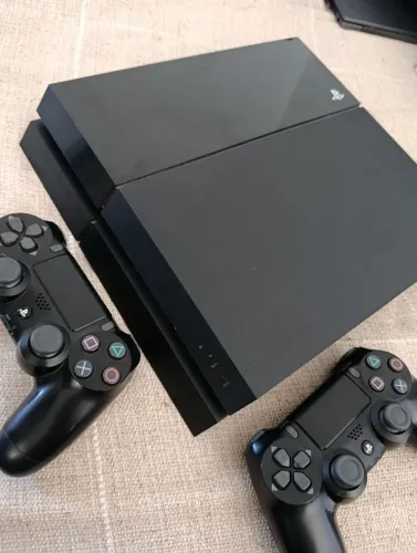 PS4 Fat Desbloqueado 2TB + 2 Controles Originais + Lotado de Jogos