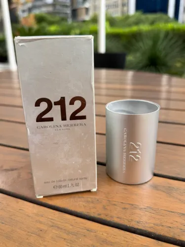 Caixa Original Perfume 212 Carolina Herrera + Acessório (Vazia)