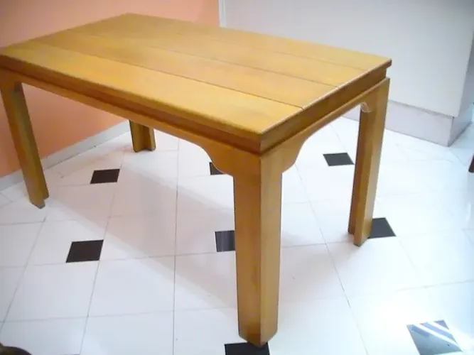 Mesa, madeira maciça, artesanal. Medidas: 148cmX80cm(tampo),e 78cm de altura.